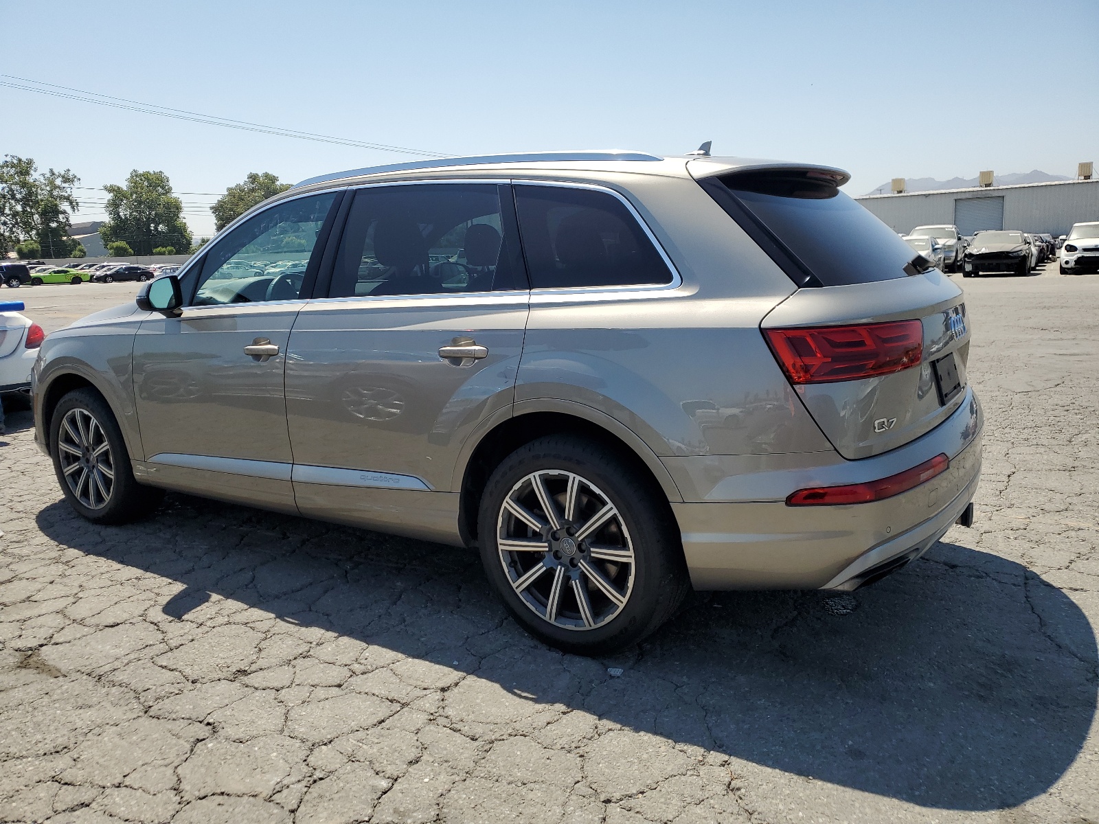 2017 Audi Q7 Premium Plus vin: WA1LAAF76HD018585