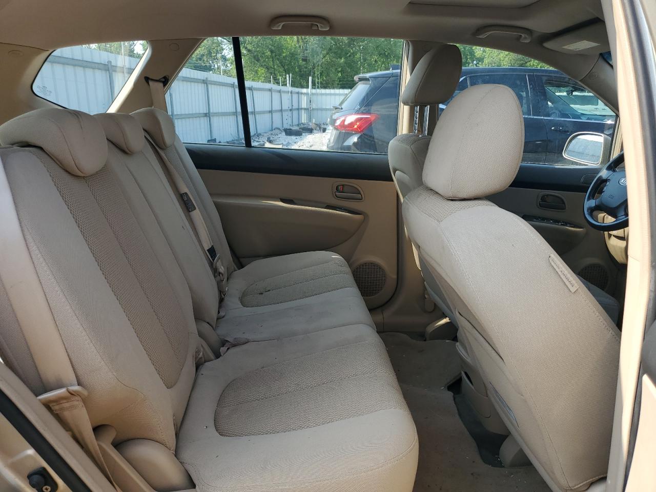 2007 Kia Rondo Lx VIN: KNAFG526977112525 Lot: 56338404