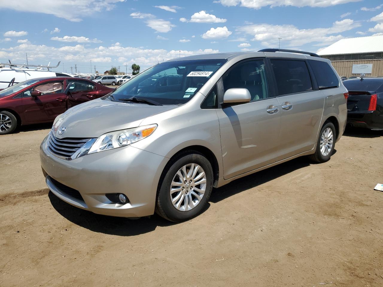 5TDYZ3DC9HS890182 2017 TOYOTA SIENNA - Image 1