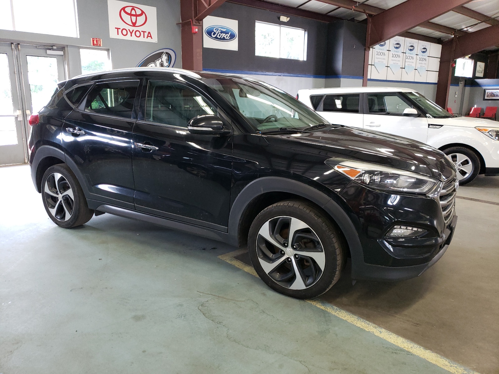 2016 Hyundai Tucson Limited vin: KM8J3CA28GU192361