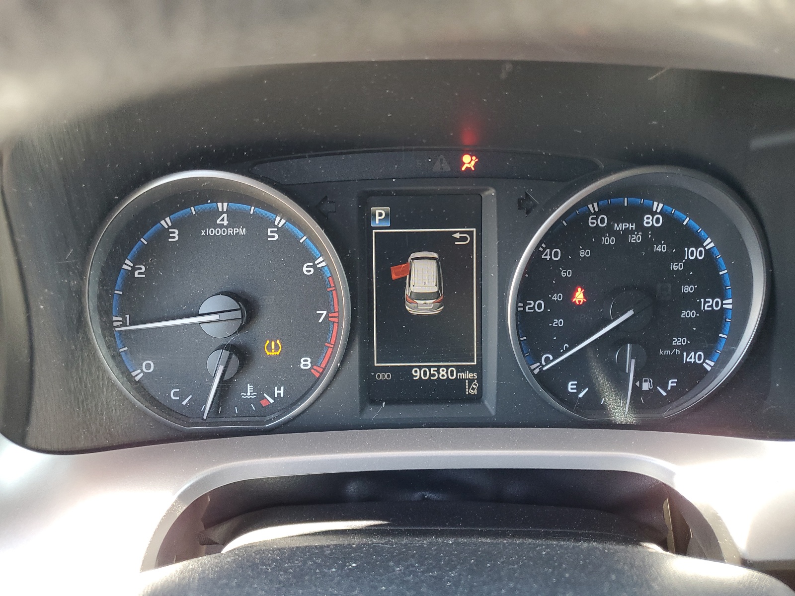 JTMZFREV0JD115772 2018 Toyota Rav4 Le