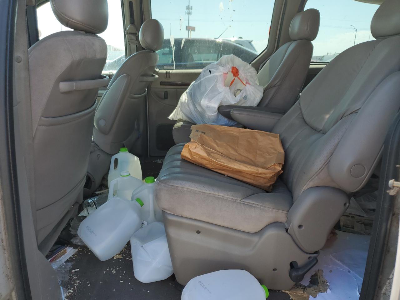 2000 Chrysler Town & Country Limited VIN: 1C4GP64LXYB545639 Lot: 58680984