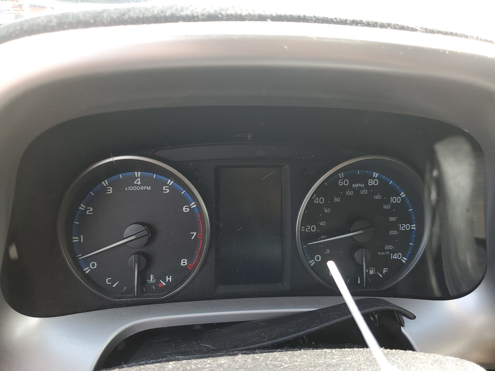 JTMZFREVXHJ131960 2017 Toyota Rav4 Le