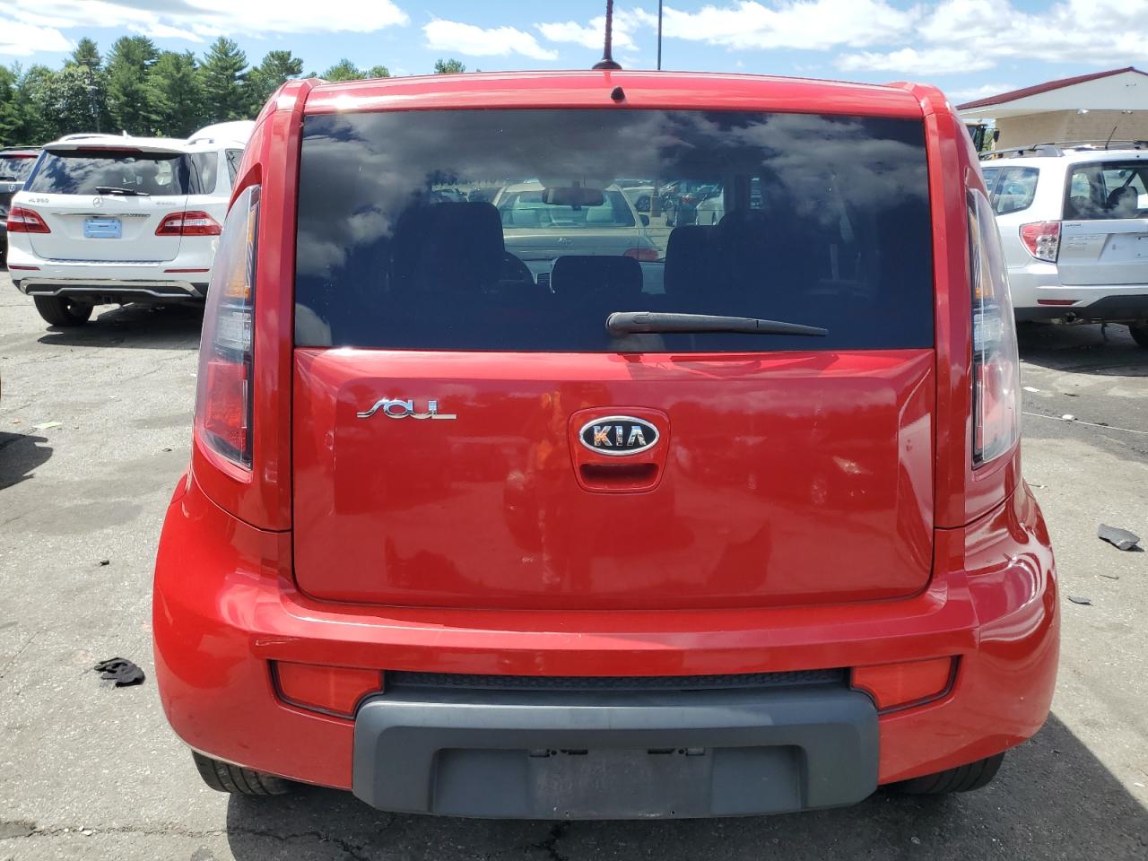 2011 Kia Soul + VIN: KNDJT2A24B7332086 Lot: 57742684