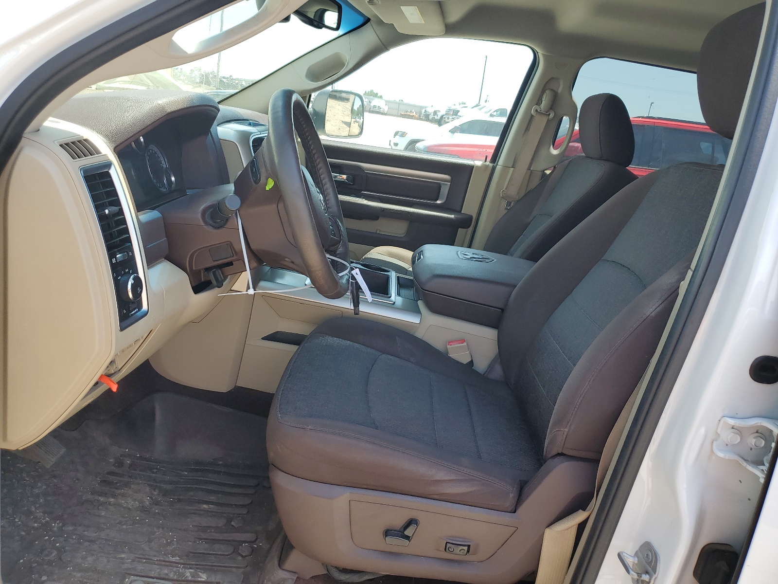 1C6RR7TM4FS724038 2015 Ram 1500 Slt