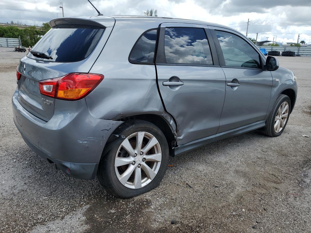 2013 Mitsubishi Outlander - Image 3