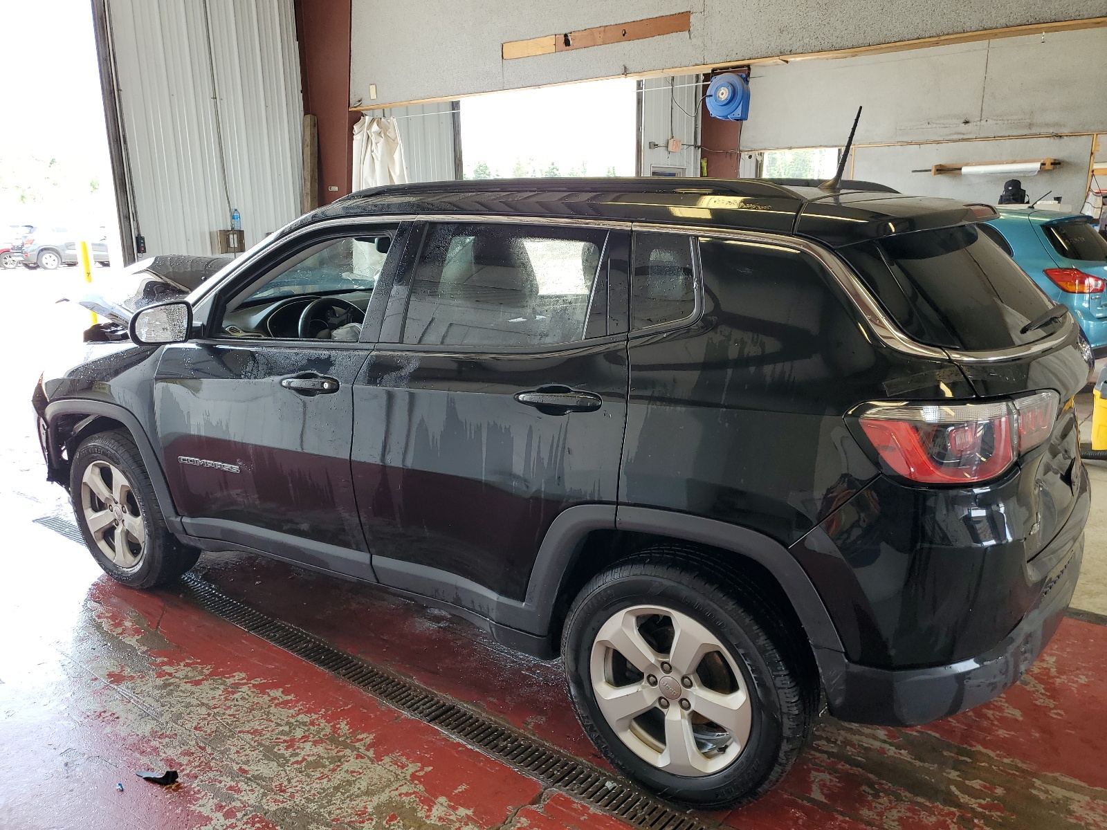 2018 Jeep Compass Latitude vin: 3C4NJDBB8JT167851