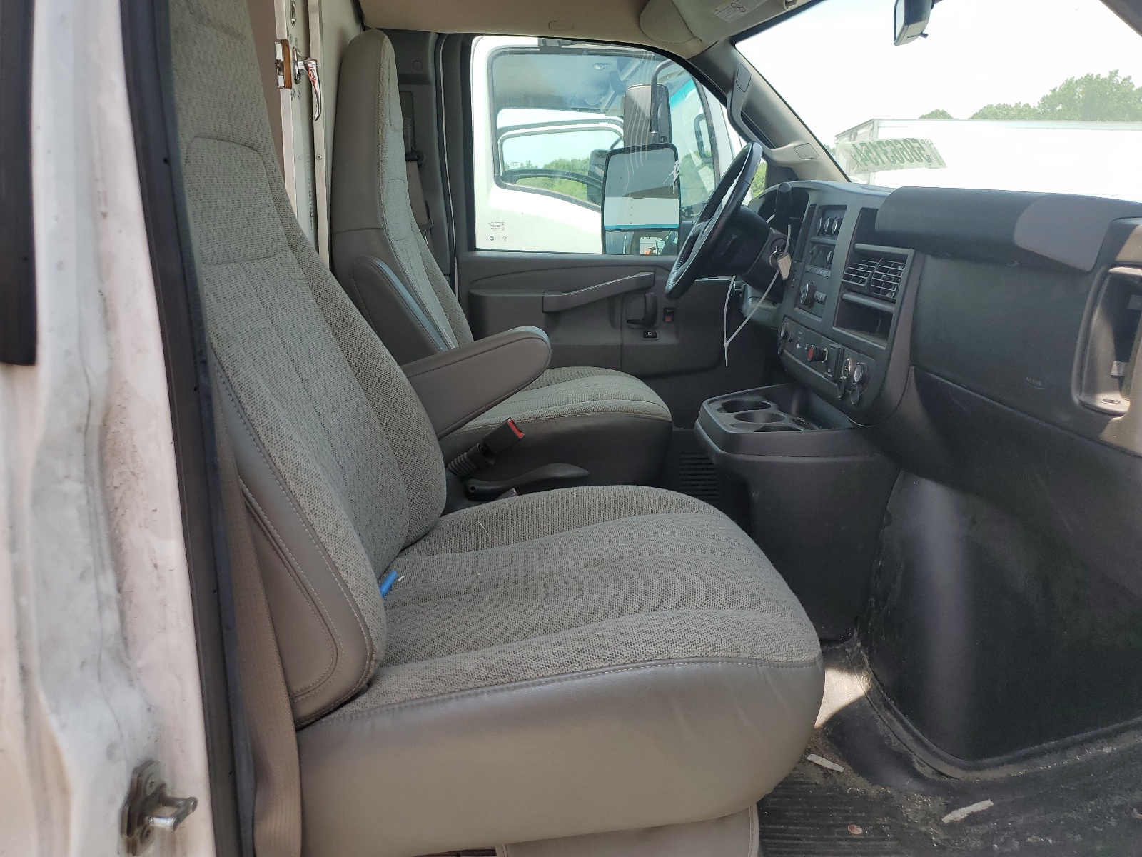 1HA3GTF75NN000256 2022 Chevrolet Express G3500