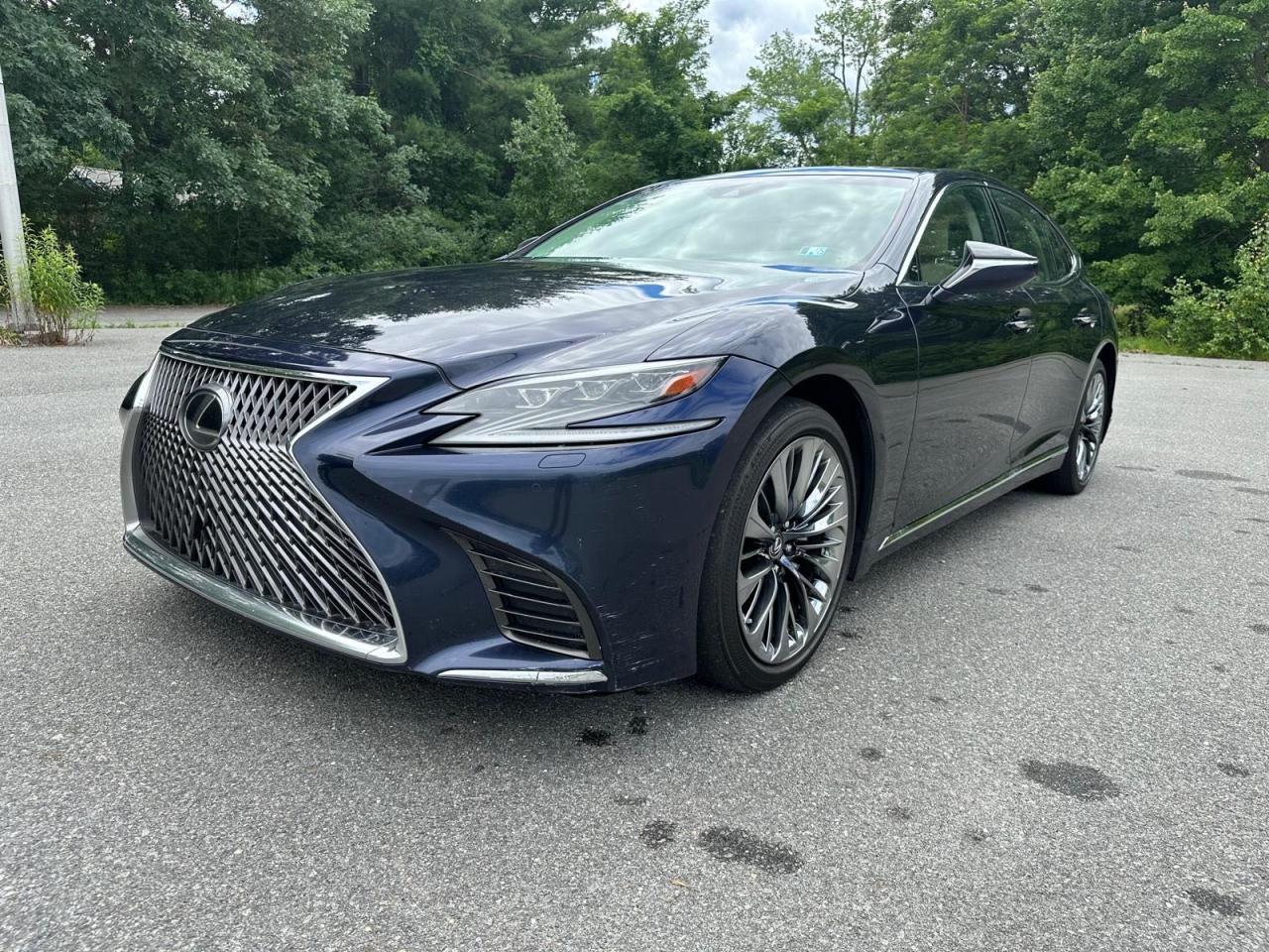 JTHC51FFXJ5002051 2018 LEXUS LS - Image 2