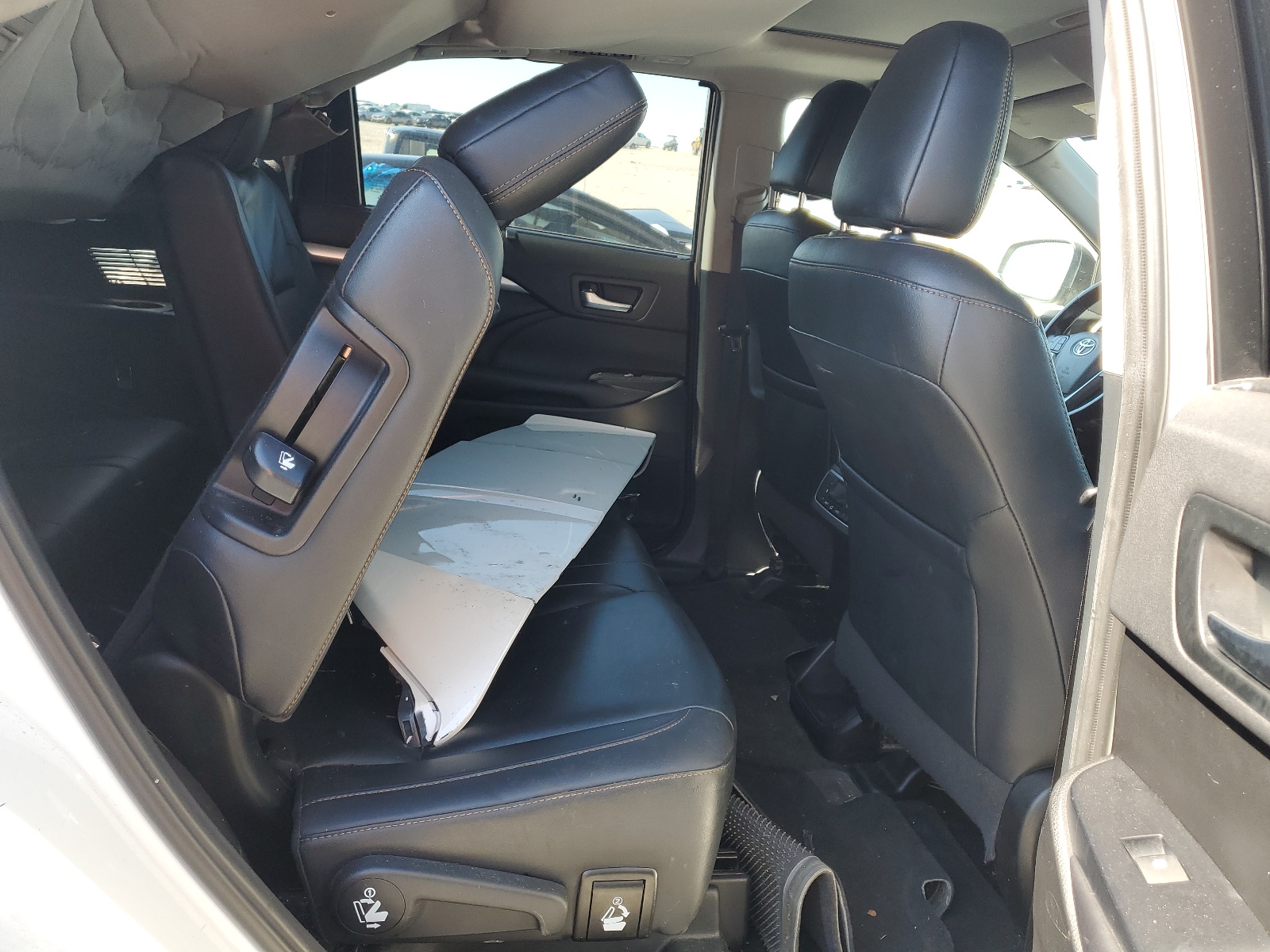 5TDKZRFHXKS348033 2019 Toyota Highlander Se