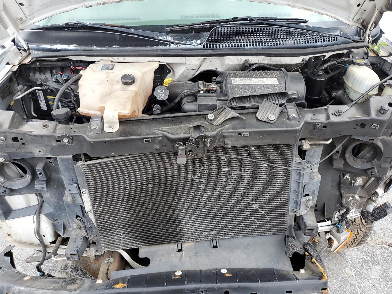 2006 GMC Savana - Image 12