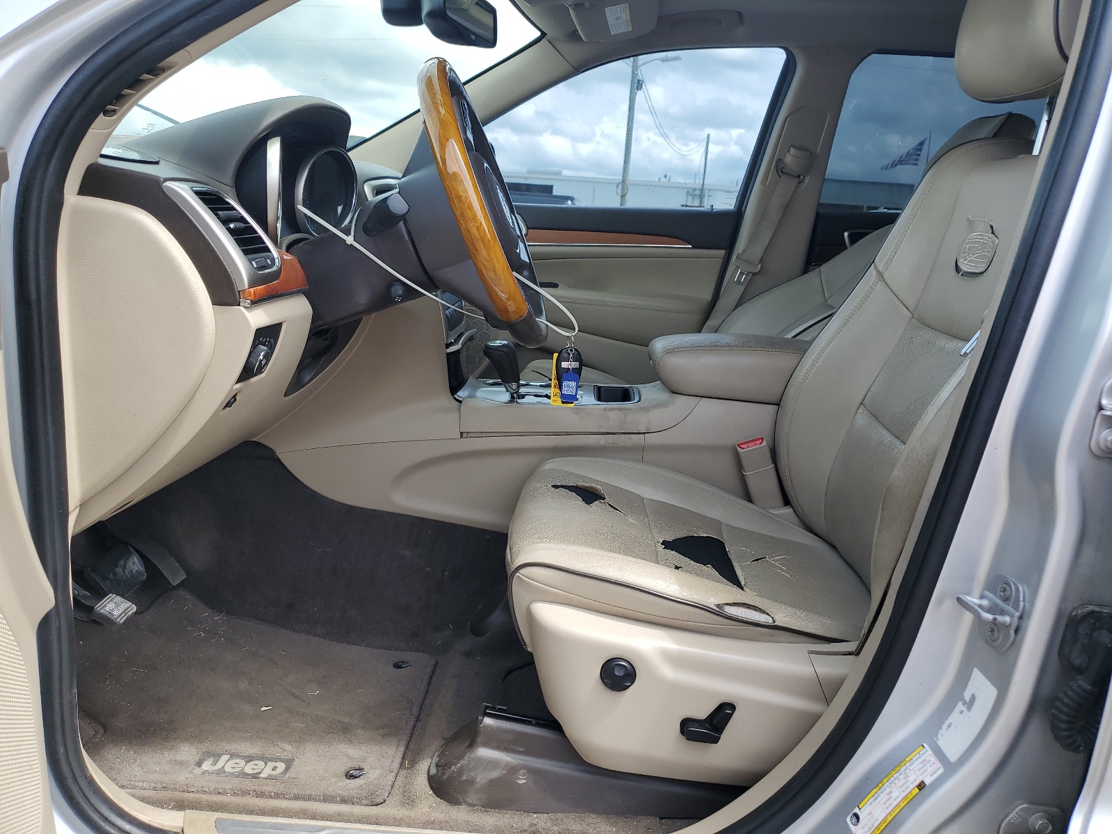 1J4RS6GG6BC692235 2011 Jeep Grand Cherokee Overland