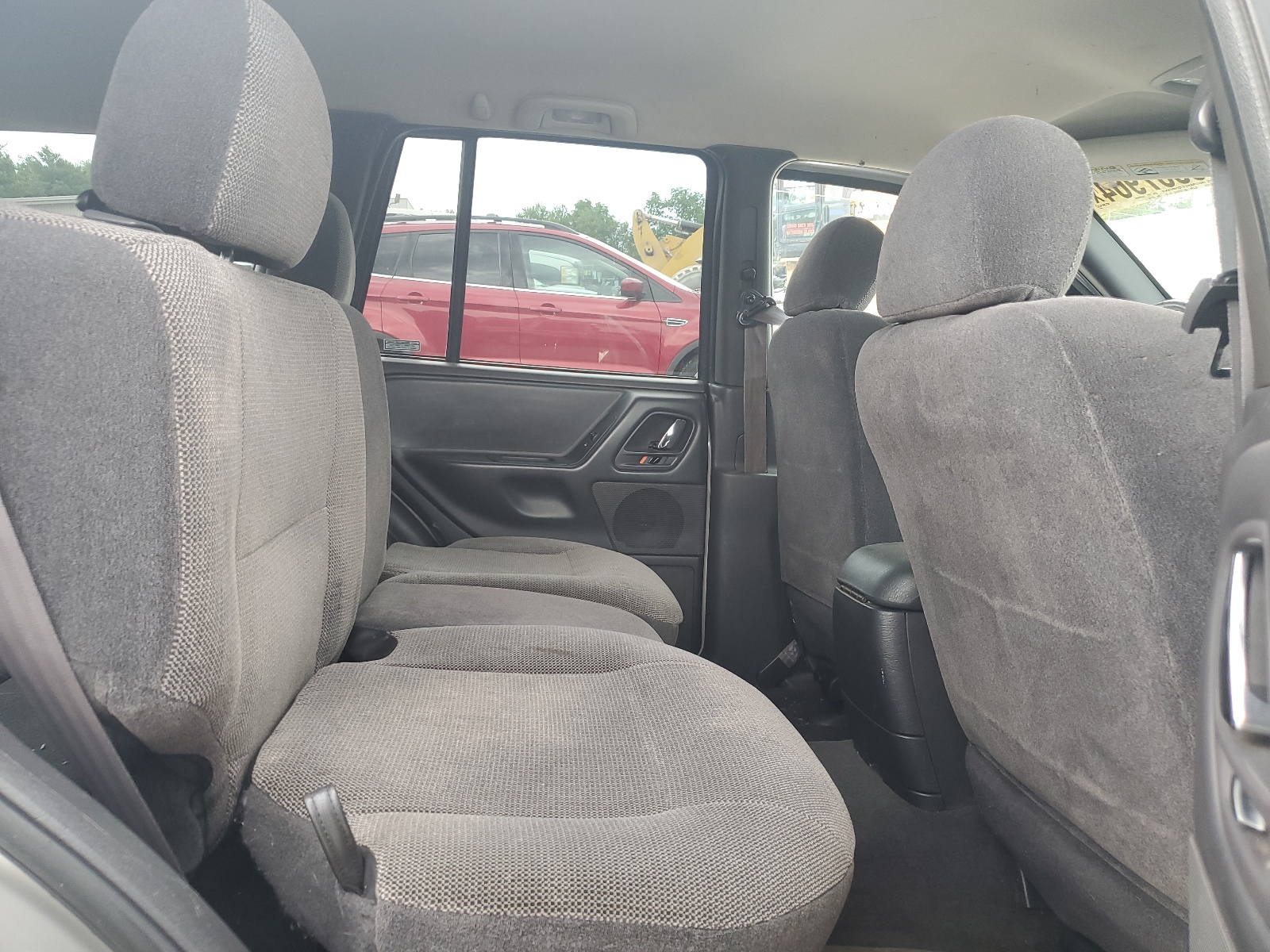 1J4GW48S4YC260190 2000 Jeep Grand Cherokee Laredo