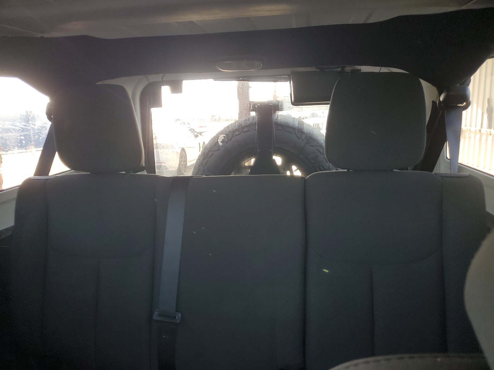 1C4BJWDG5FL582197 2015 Jeep Wrangler Unlimited Sport