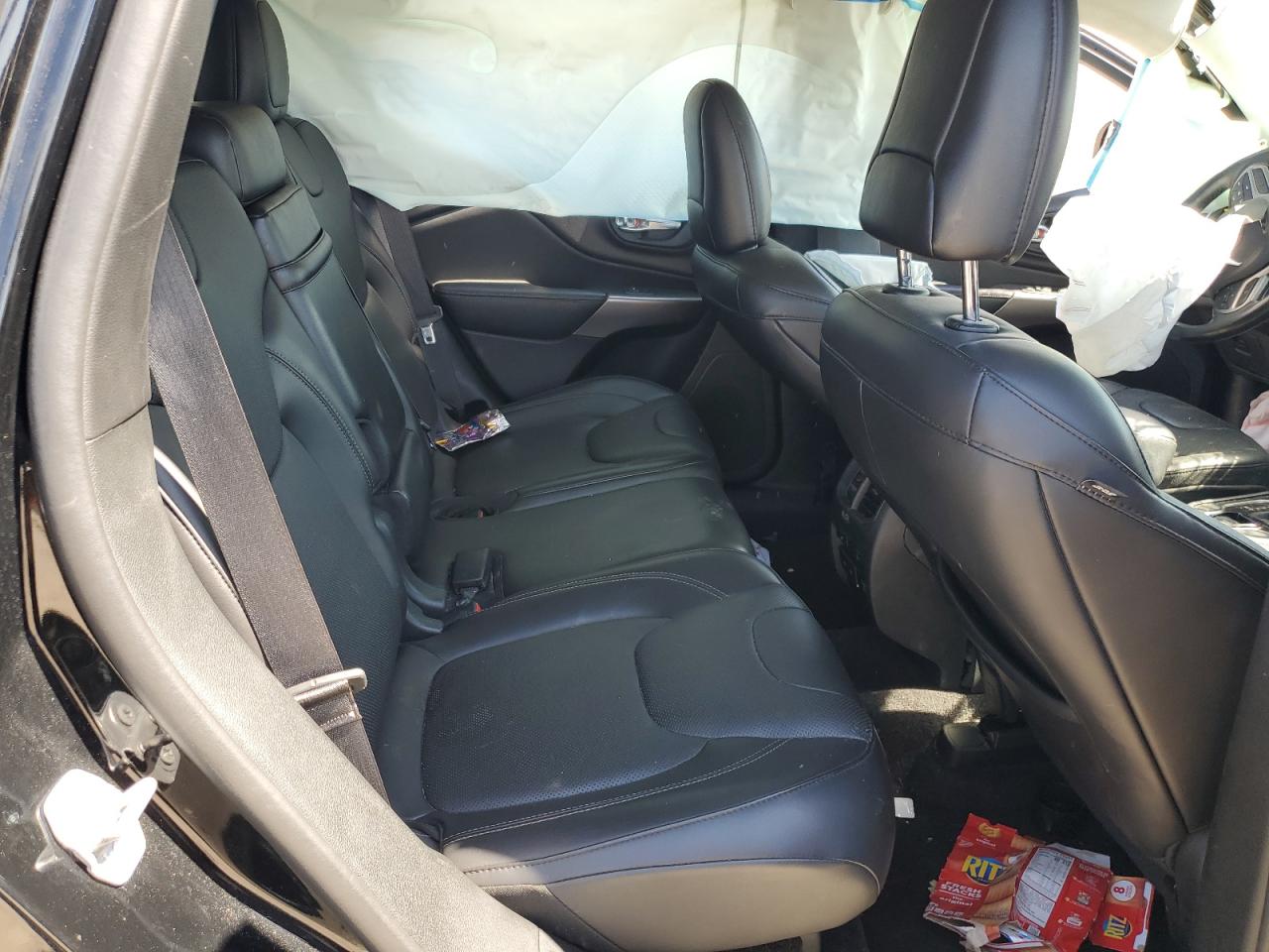 2019 Jeep Cherokee Overland VIN: 1C4PJLJX4KD119366 Lot: 59047344