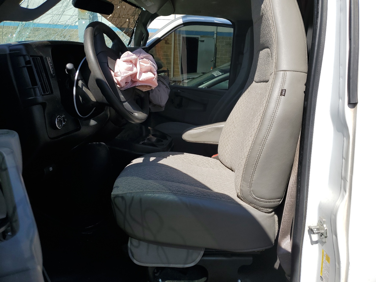 1GCWGAFG6H1221141 2017 Chevrolet Express G2500