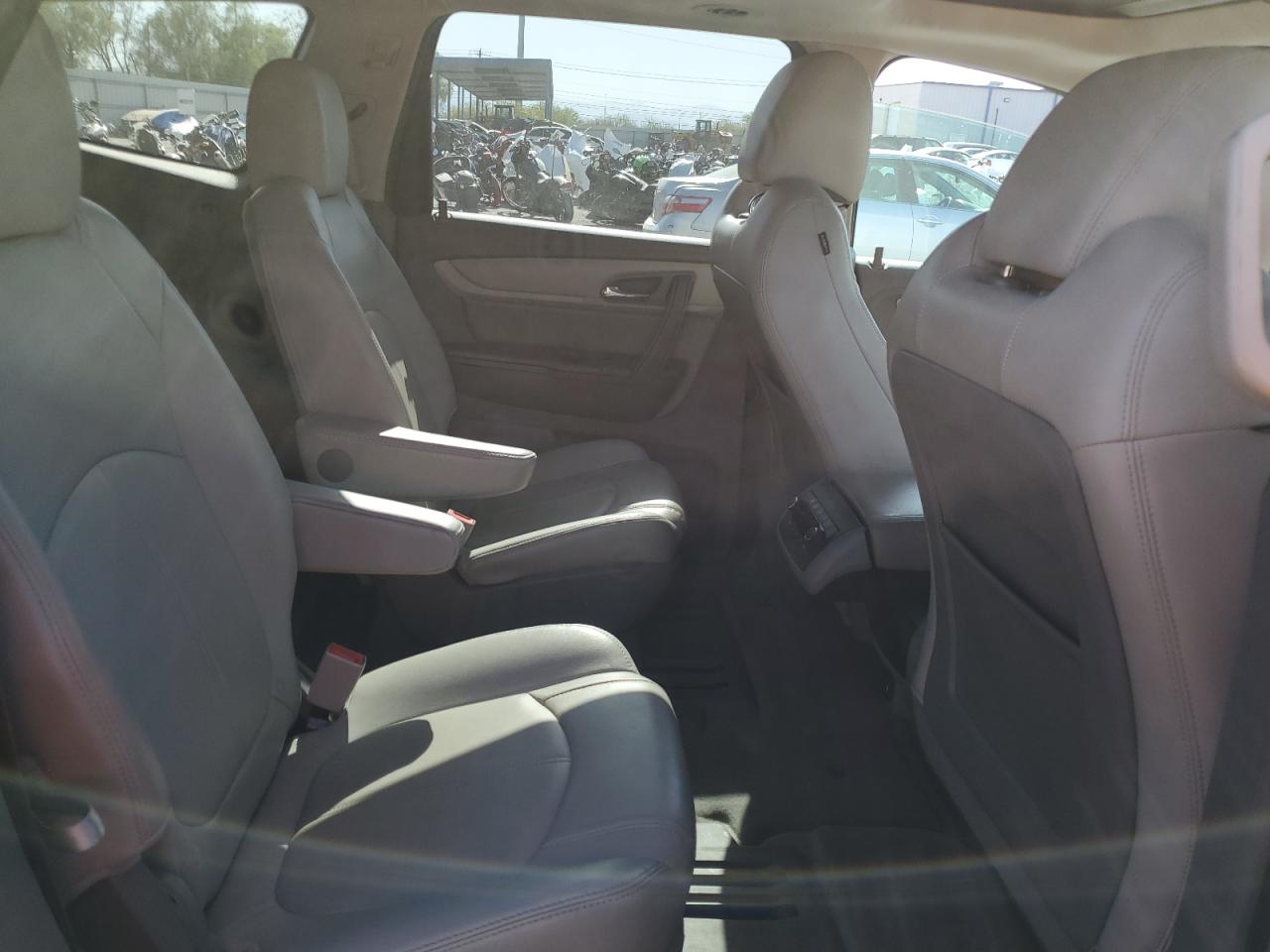 1GNKVHKD7HJ340185 2017 Chevrolet Traverse Lt 1GNKVHKD7HJ340185 2017 Chevrolet Traverse Lt