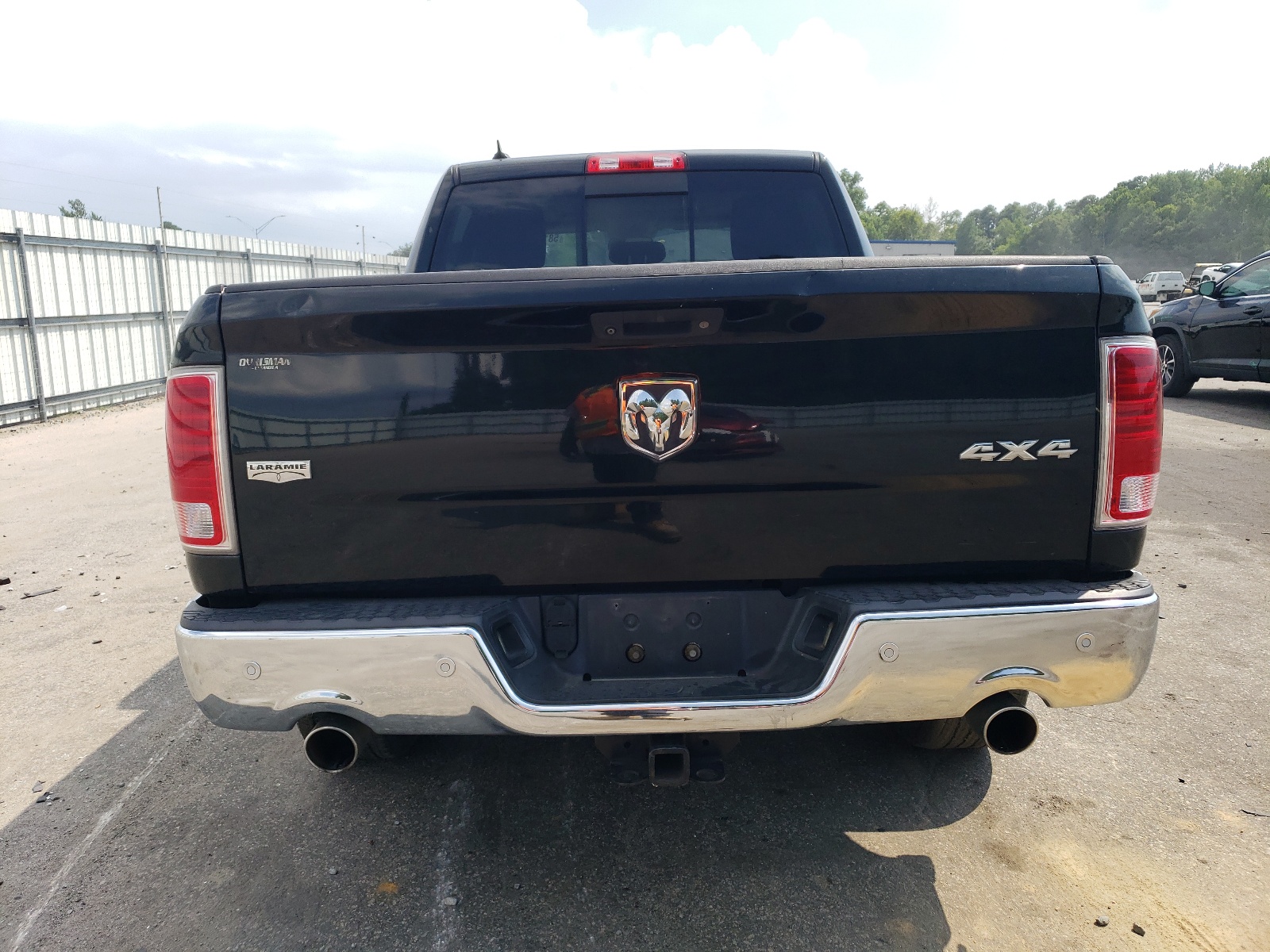 1C6RR7NT6FS533824 2015 Ram 1500 Laramie