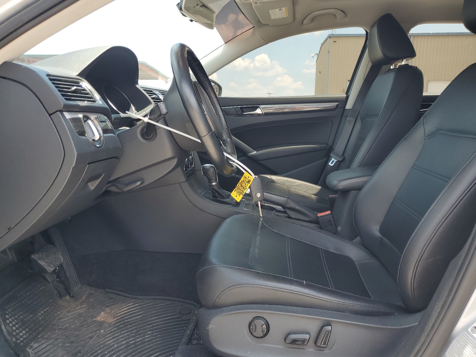 1VWBT7A38HC036009 2017 Volkswagen Passat Se