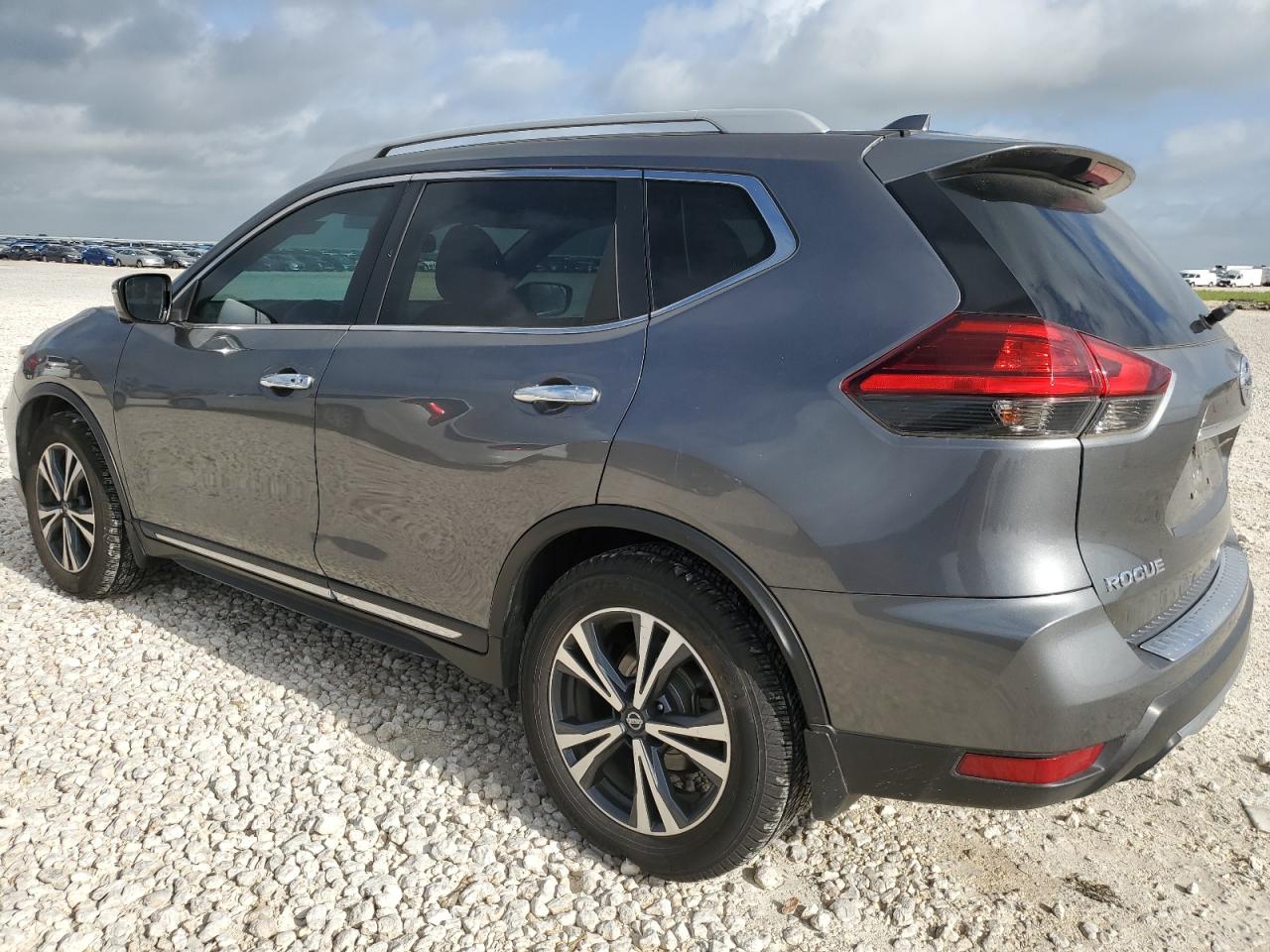 2017 Nissan Rogue - Image 2