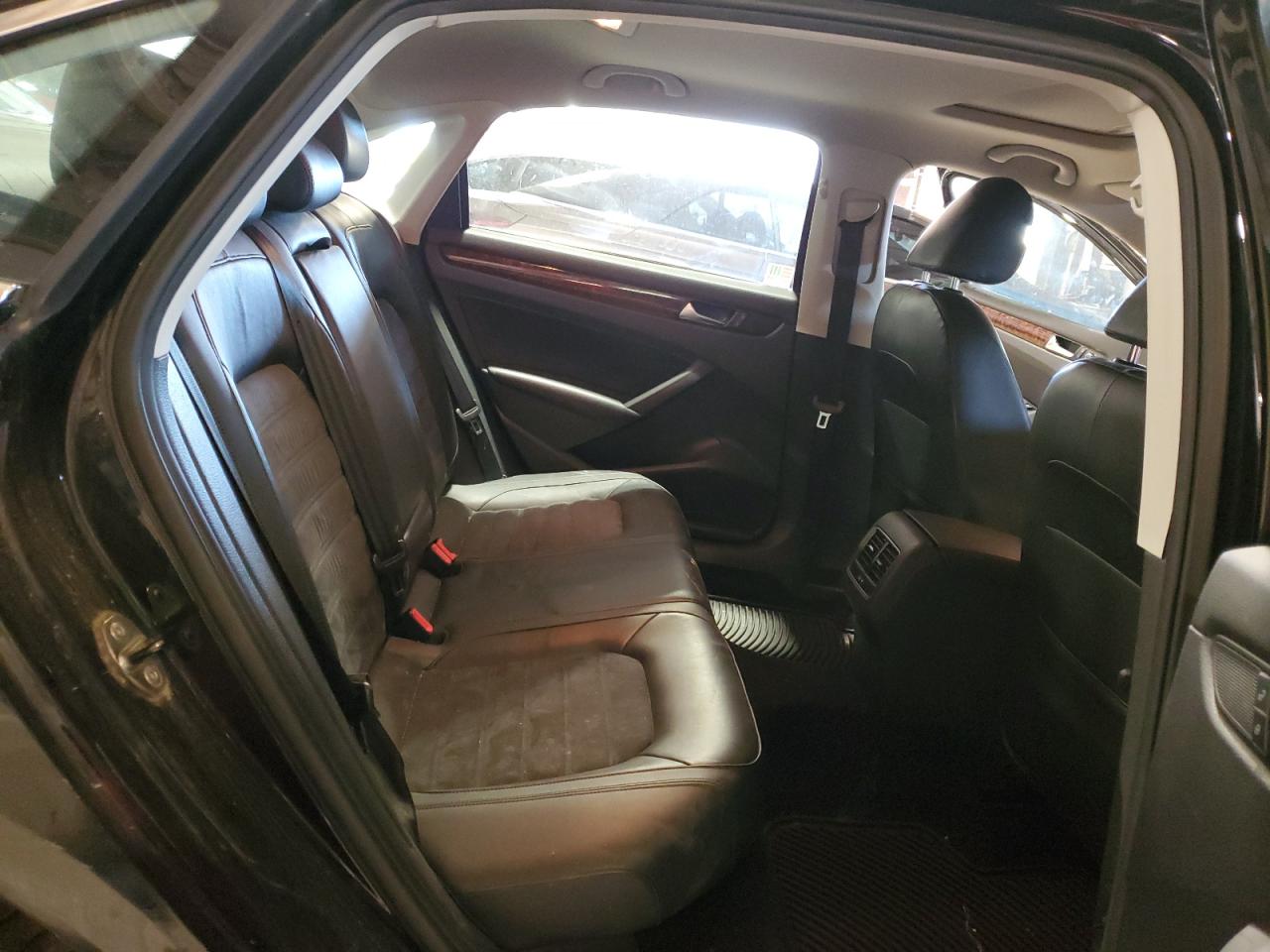 2013 Volkswagen Passat Sel VIN: 1VWCN7A31DC073833 Lot: 60895394