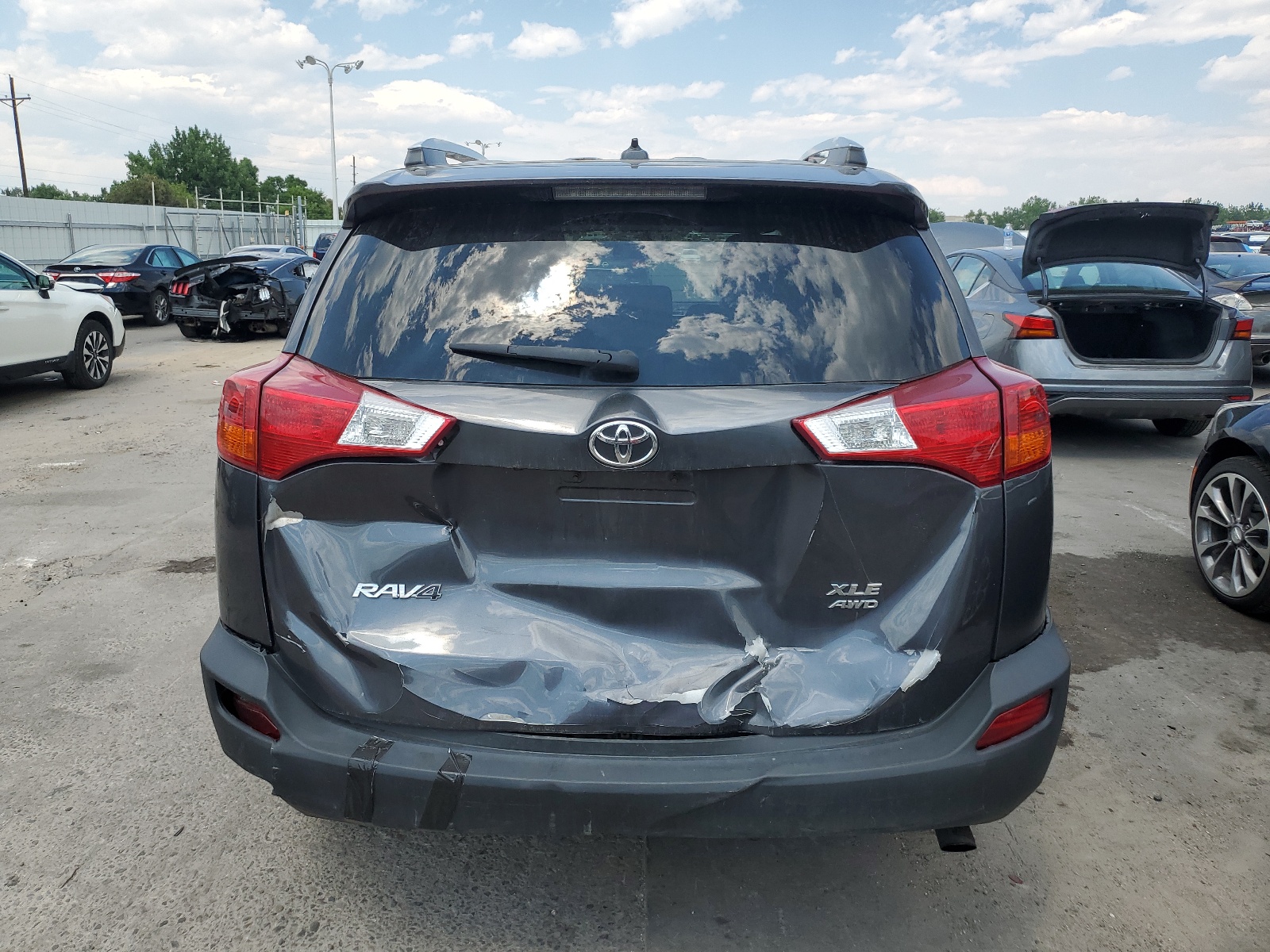 2T3RFREV3FW407975 2015 Toyota Rav4 Xle