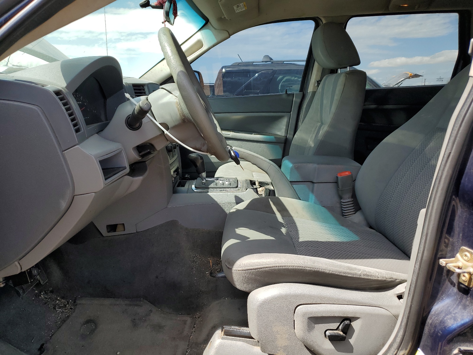 1J4GR48K45C661810 2005 Jeep Grand Cherokee Laredo