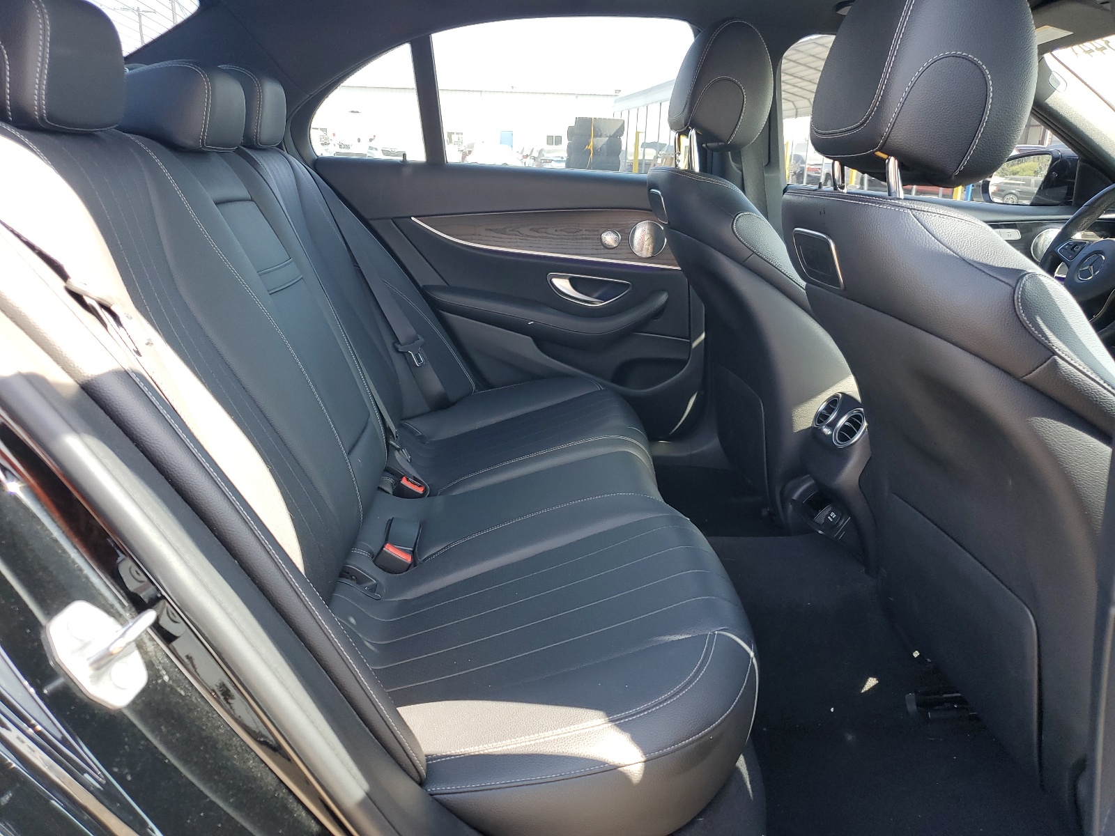 WDDZF4JB5JA368933 2018 Mercedes-Benz E 300