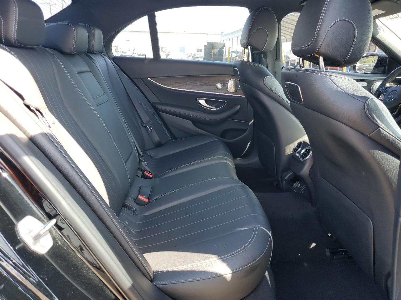 2018 Mercedes-Benz E 300 VIN: WDDZF4JB5JA368933 Lot: 60116344