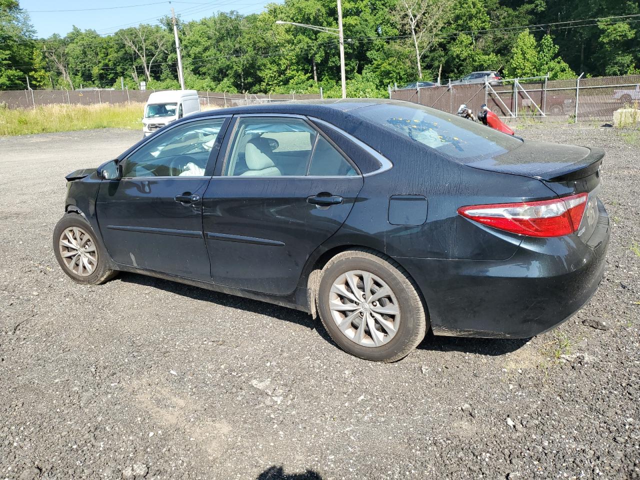 4T4BF1FK9FR470360 2015 TOYOTA CAMRY - Image 2