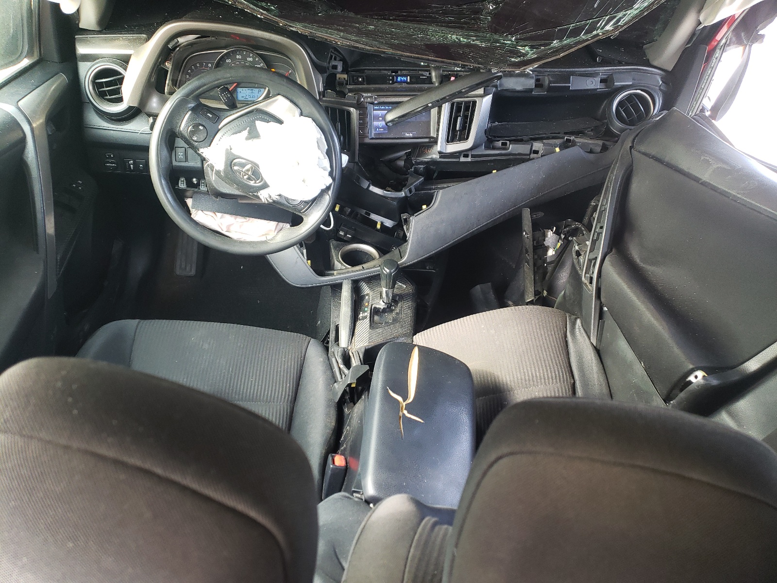 JTMBFREV8FJ047912 2015 Toyota Rav4 Le