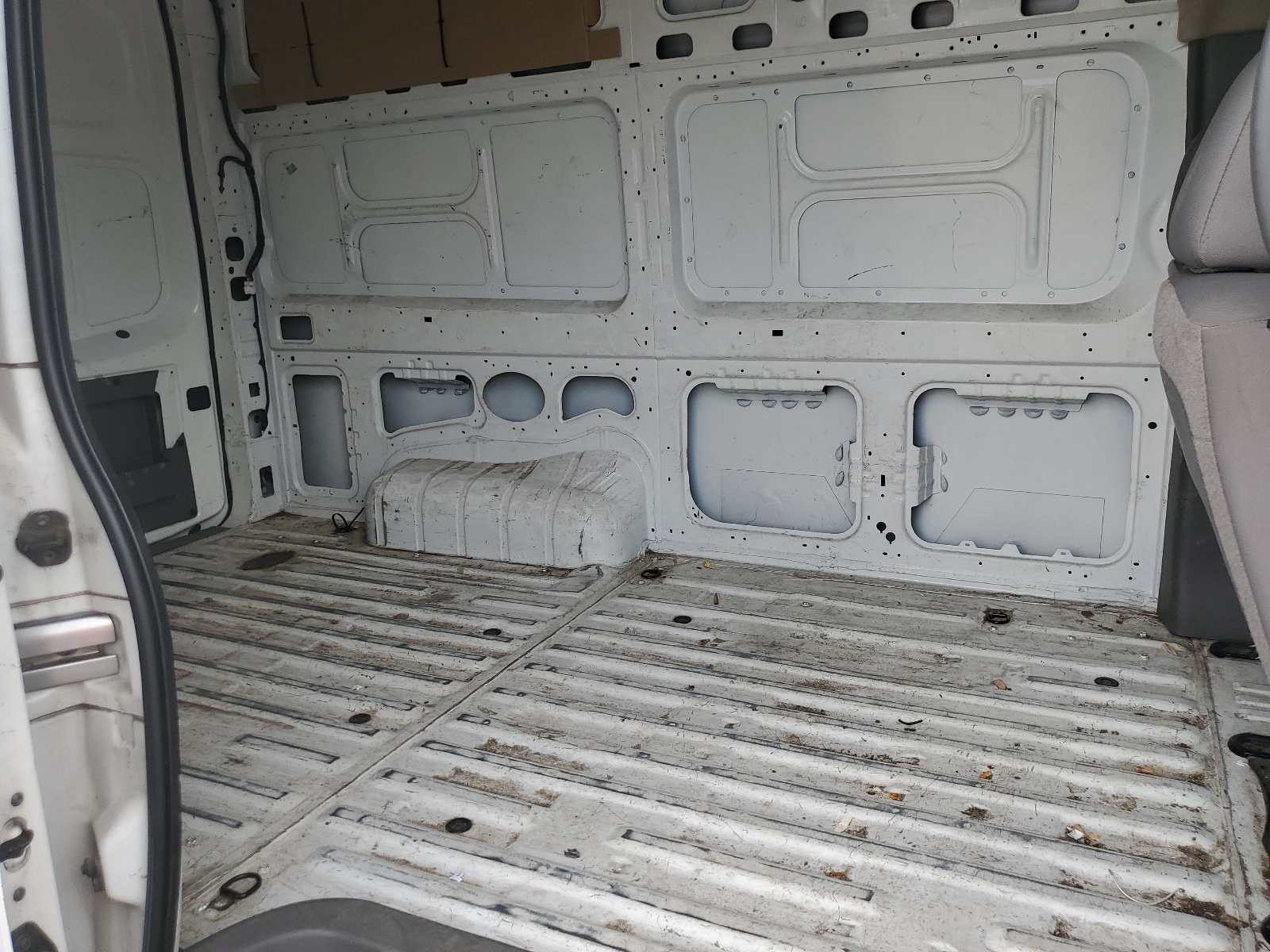 1N6BF0LY6KN801561 2019 Nissan Nv 2500 S