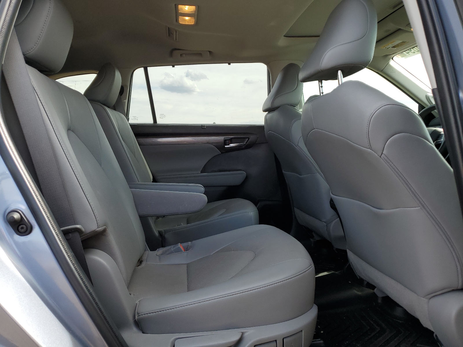 5TDDZRBH2NS186076 2022 Toyota Highlander Limited