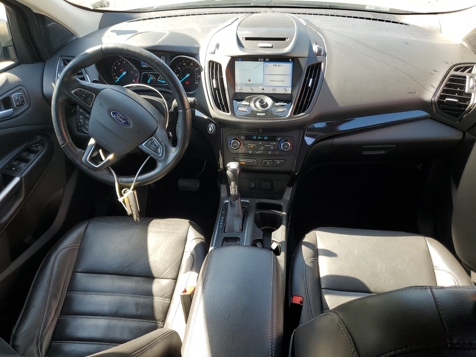 1FMCU0JD4HUC19644 2017 Ford Escape Titanium