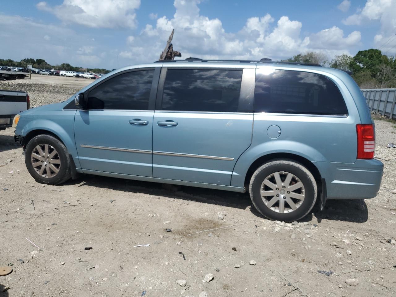 2009 Chrysler Town & Country Touring VIN: 2A8HR541X9R517245 Lot: 59909164