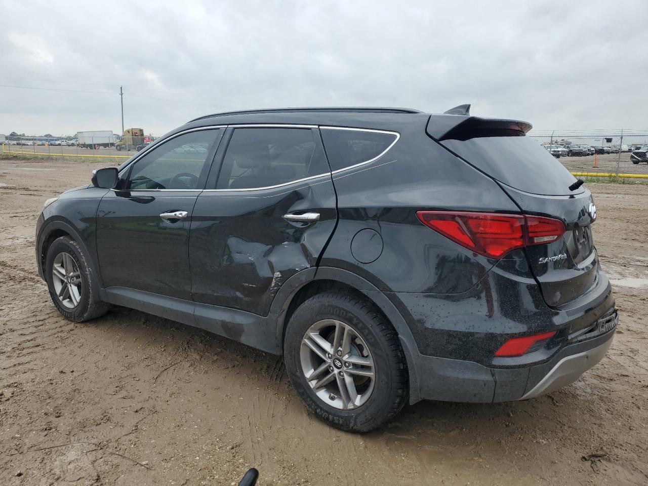 5NMZU3LB8JH078893 2018 HYUNDAI SANTA FE - Image 2