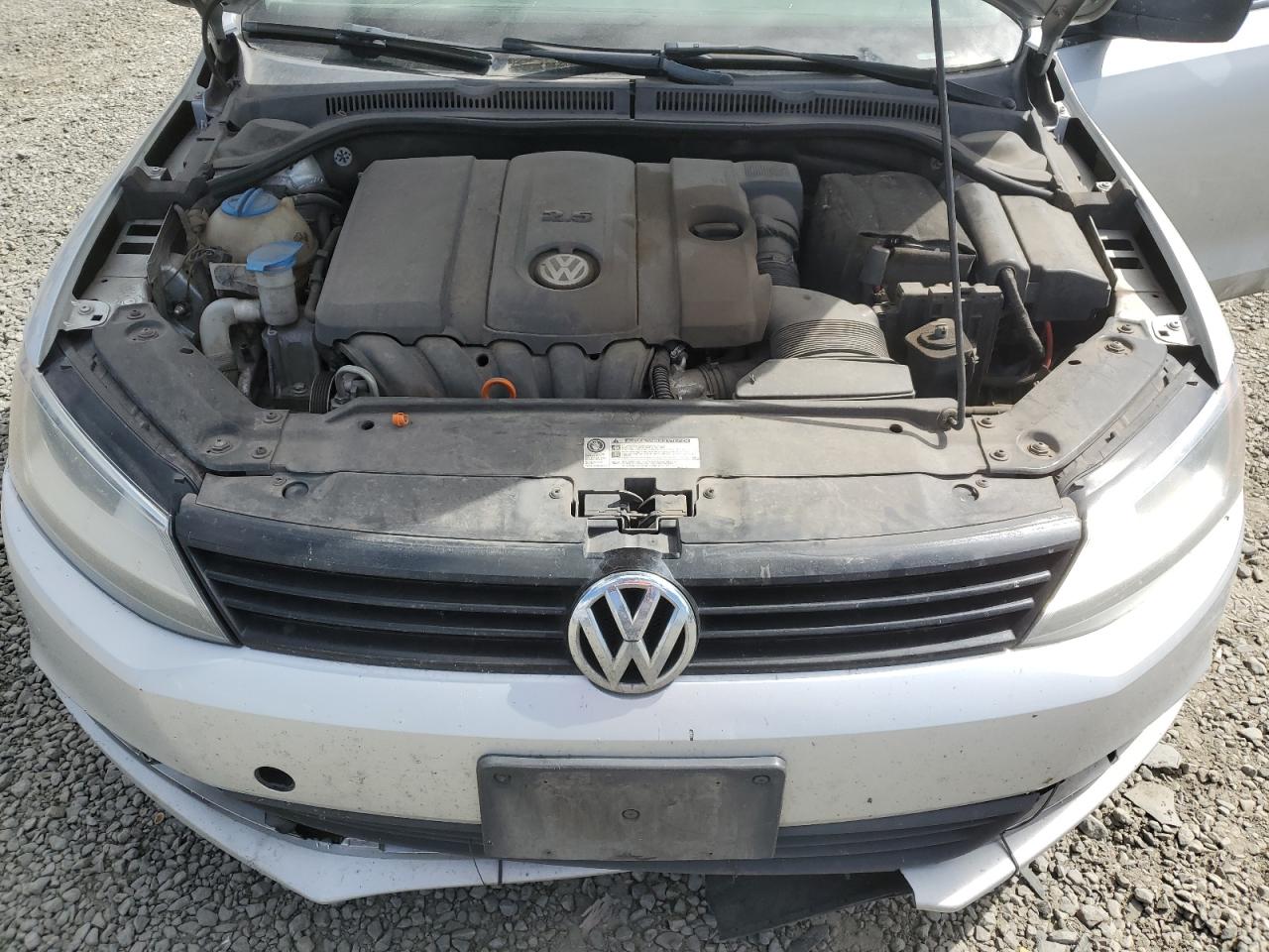 3VWDZ7AJ9BM303573 2011 Volkswagen Jetta Se