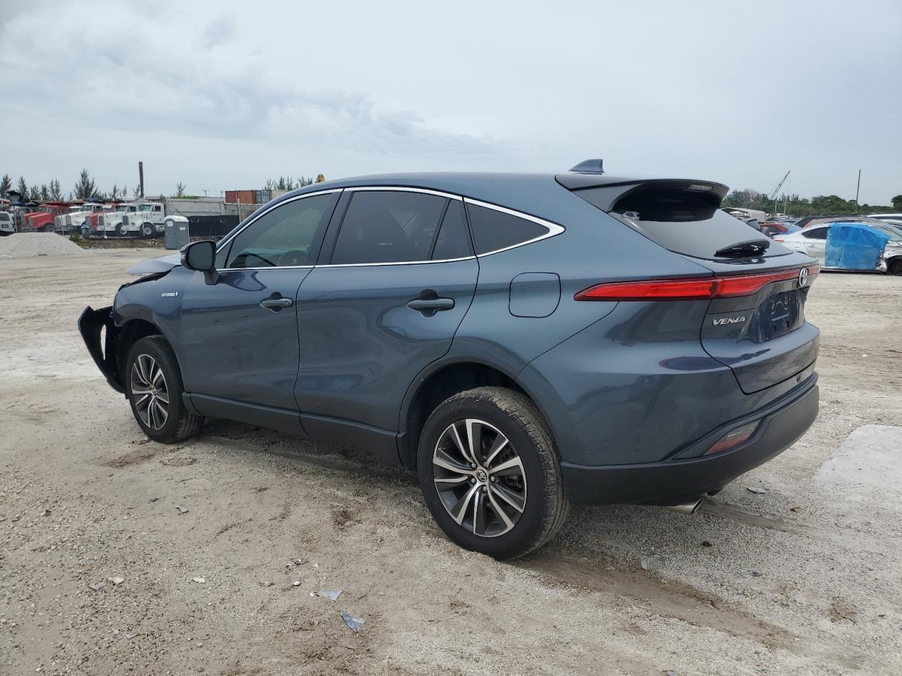2021 Toyota Venza - Image 2