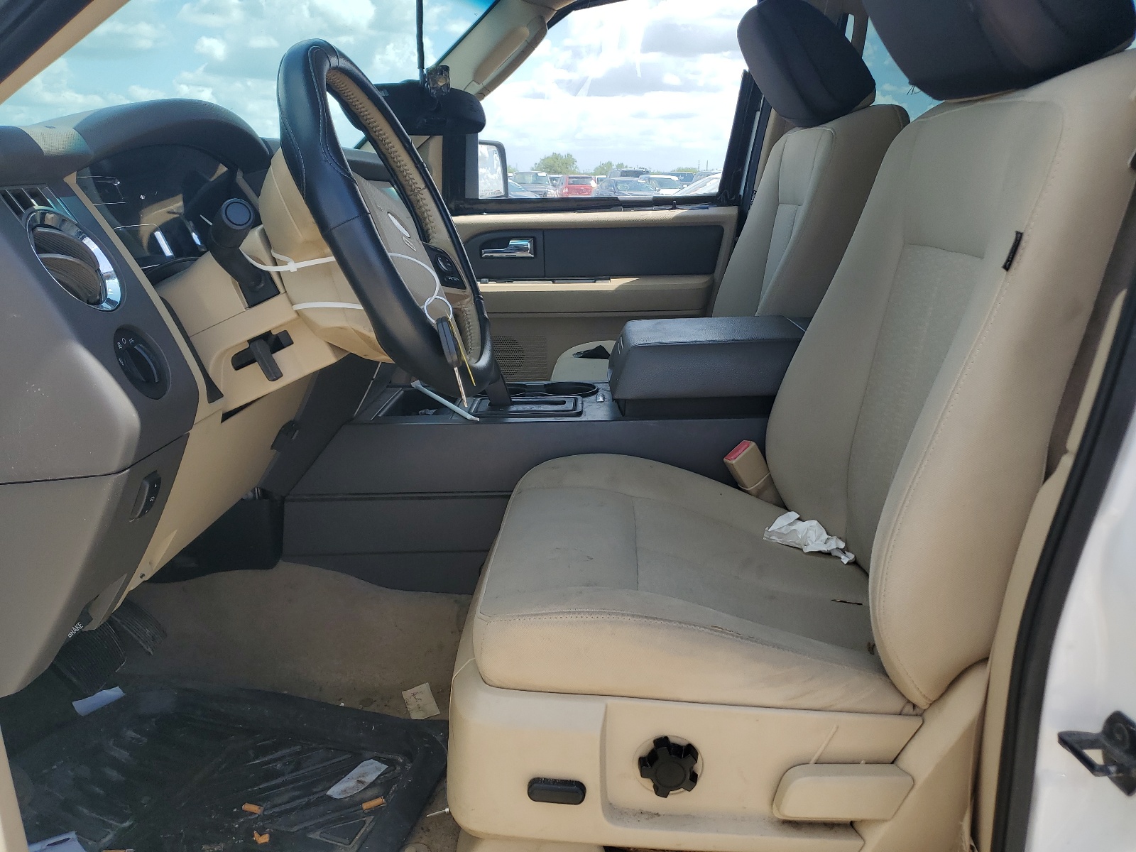 1FMJU1J55BEF10113 2011 Ford Expedition Xlt