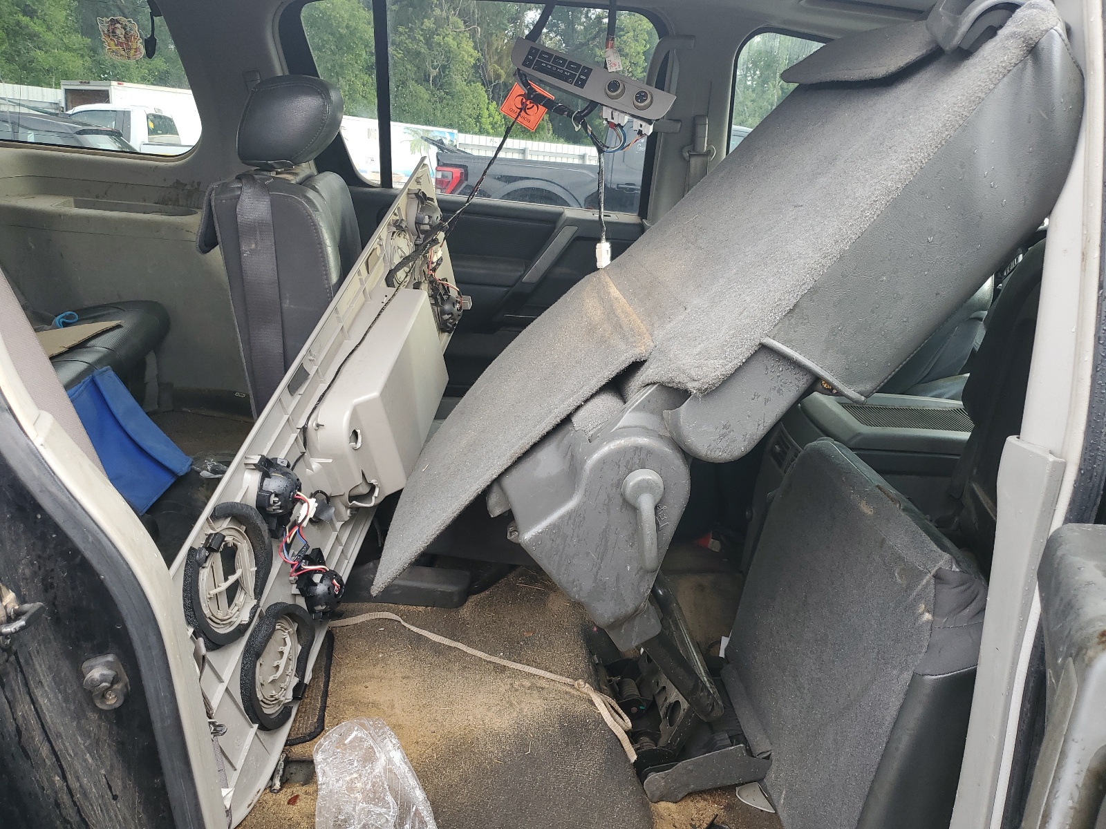 5N1AA08B34N743229 2004 Nissan Armada Se