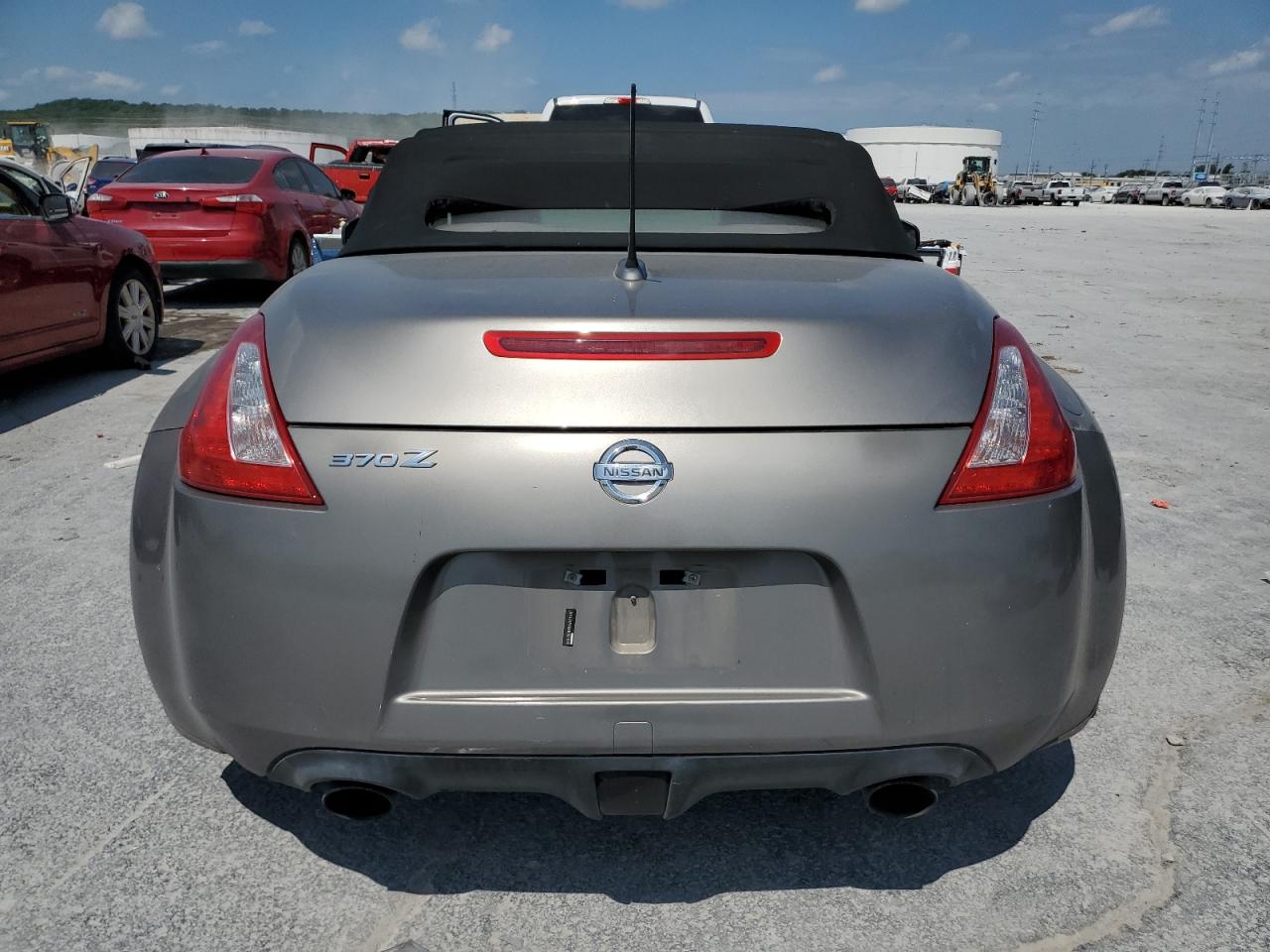 2010 Nissan 370Z - Image 6