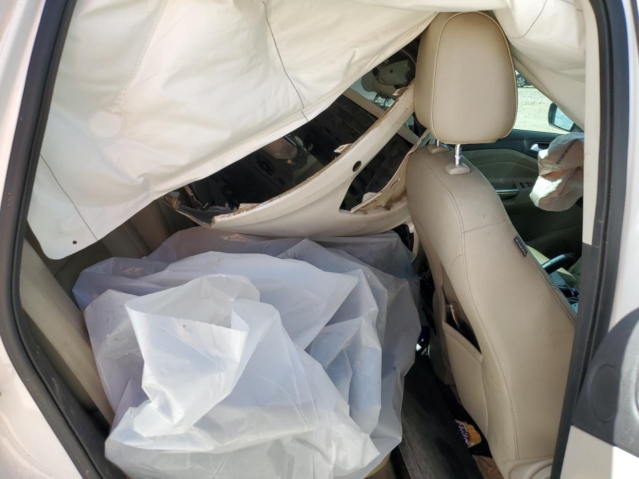 2014 Ford Escape Titanium VIN: 1FMCU0J9XEUB00424 Lot: 60621854