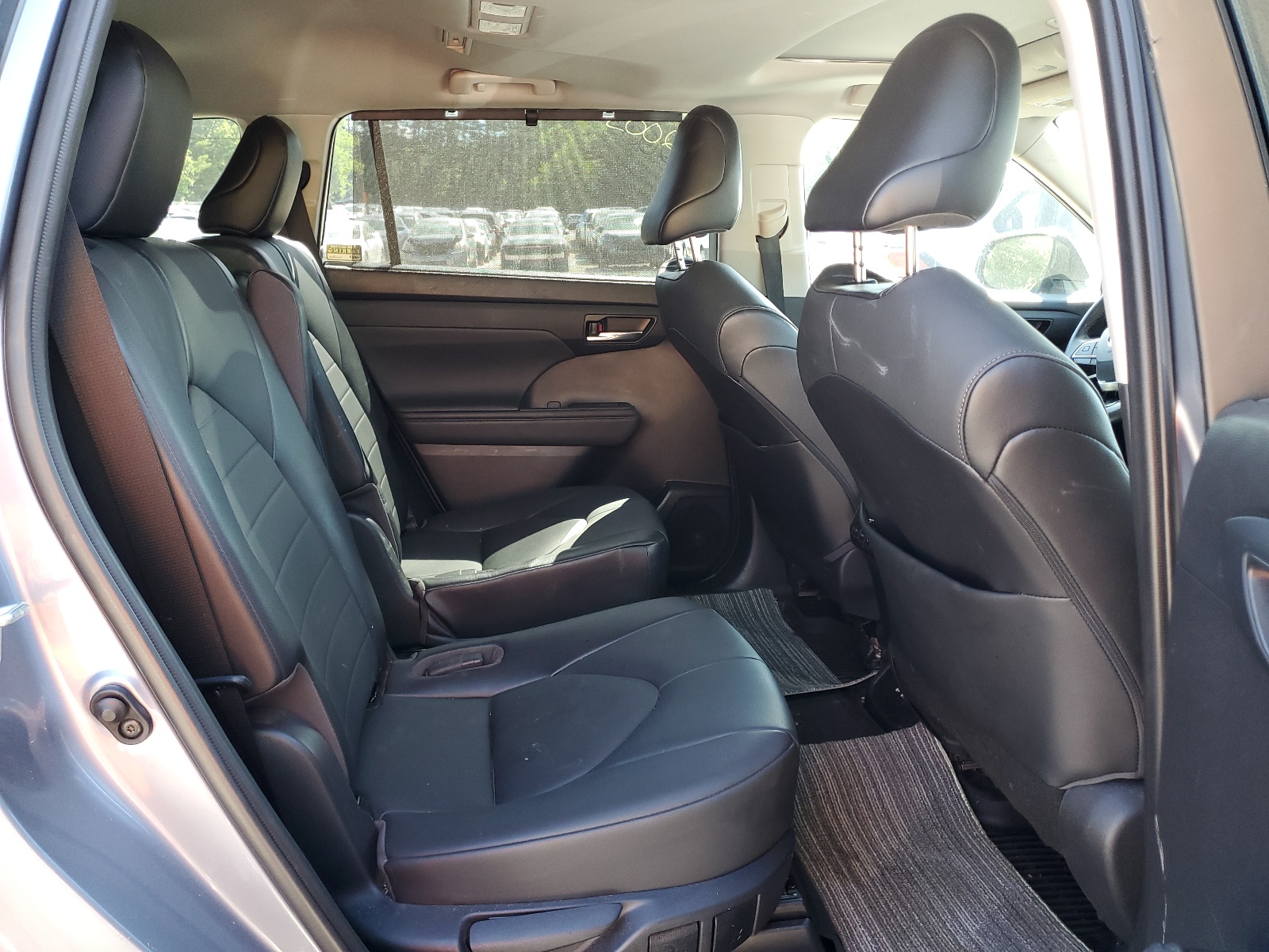 5TDGZRBH7MS154946 2021 Toyota Highlander Xle