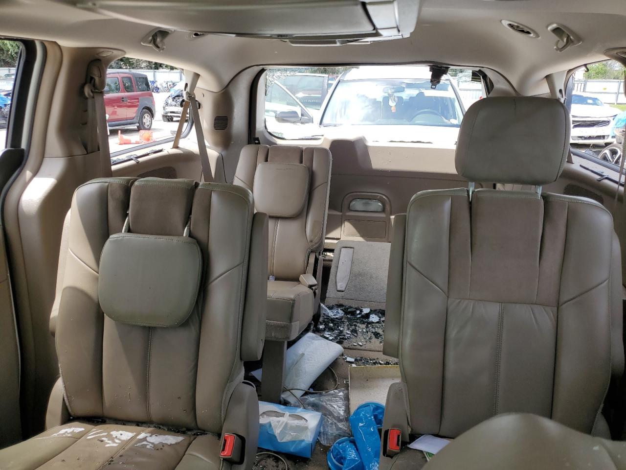 2013 Chrysler Town & Country - Image 10