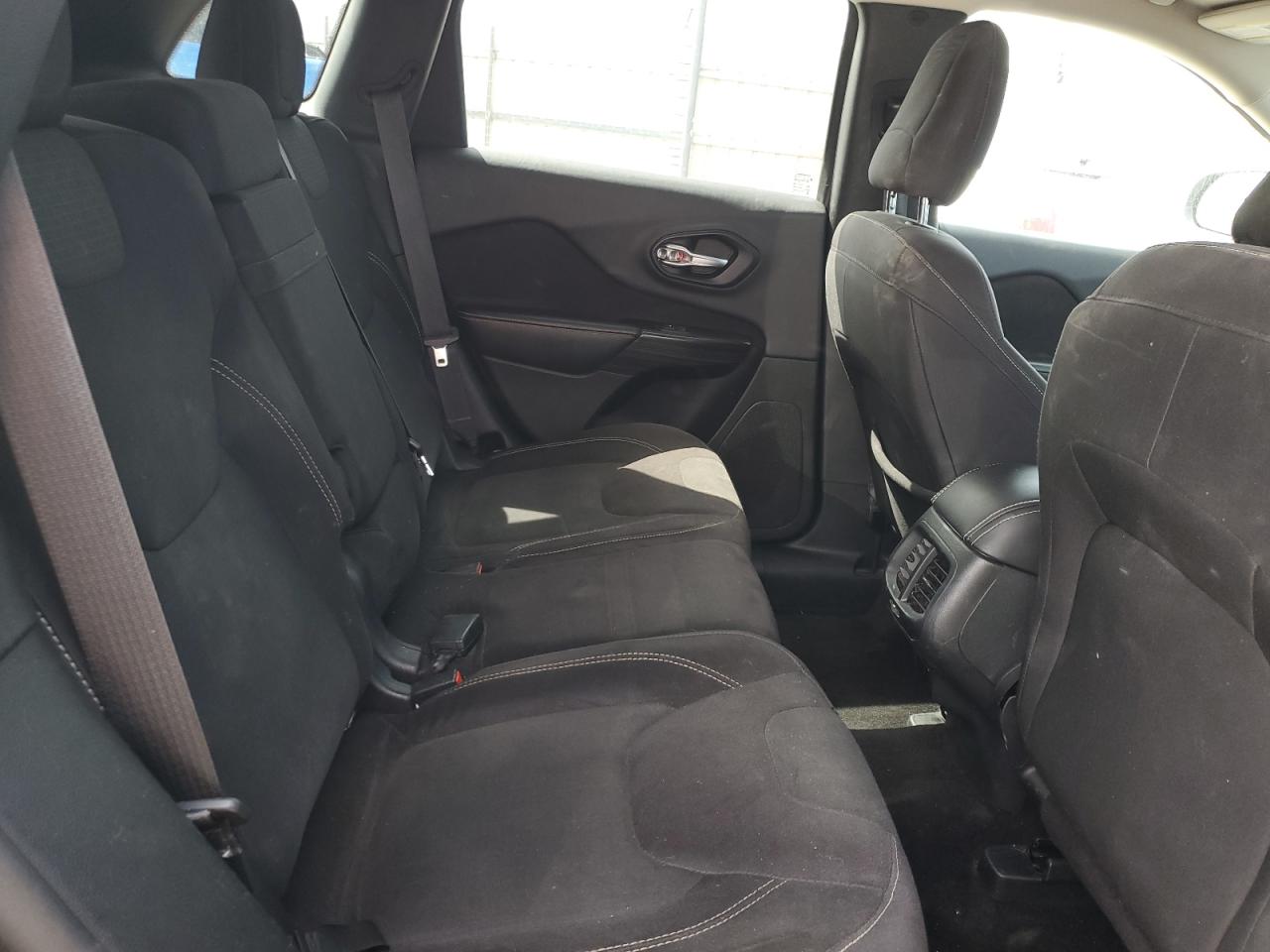 2015 Jeep Cherokee Latitude VIN: 1C4PJMCS3FW528377 Lot: 57451534