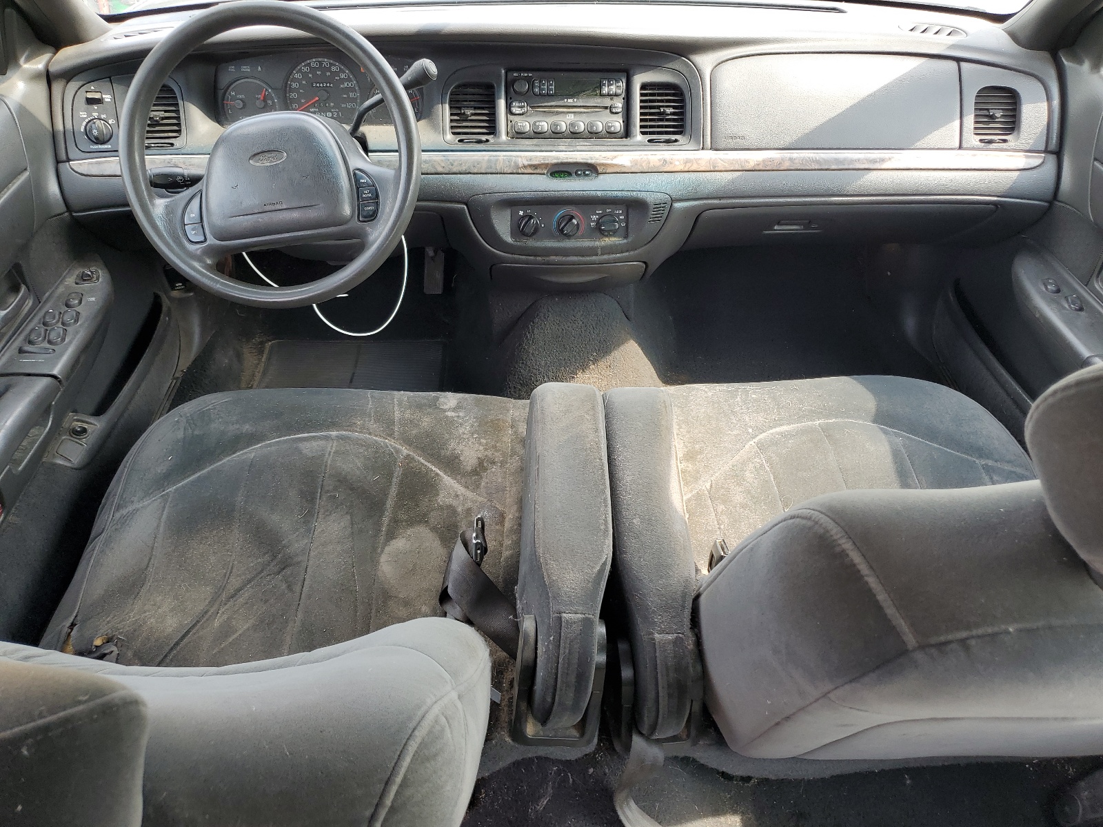 2FAFP73W8YX127337 2000 Ford Crown Victoria