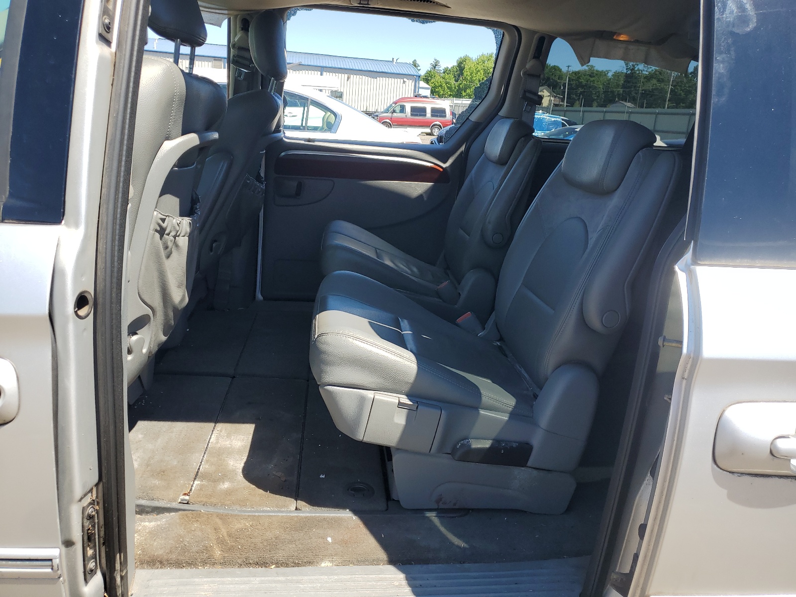 2A4GP64L76R740025 2006 Chrysler Town & Country Limited