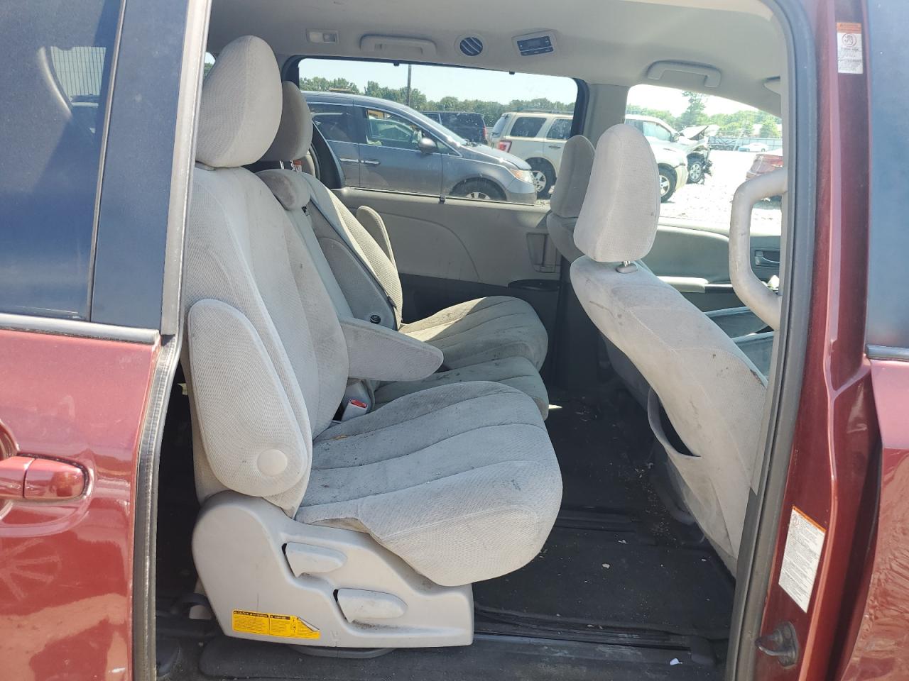 2015 Toyota Sienna - Image 11