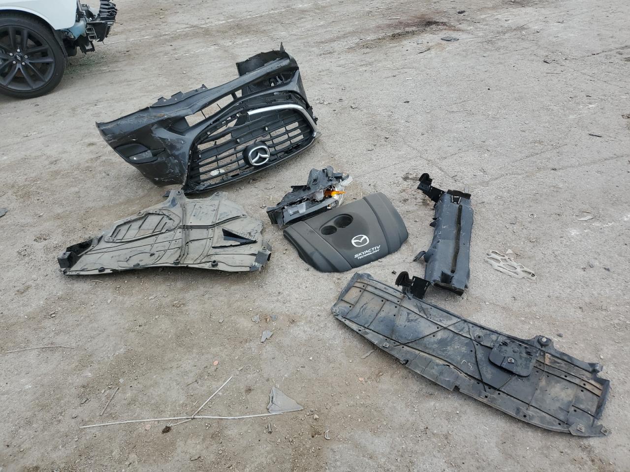 2018 Mazda 3 Touring VIN: 3MZBN1V35JM196807 Lot: 60295964