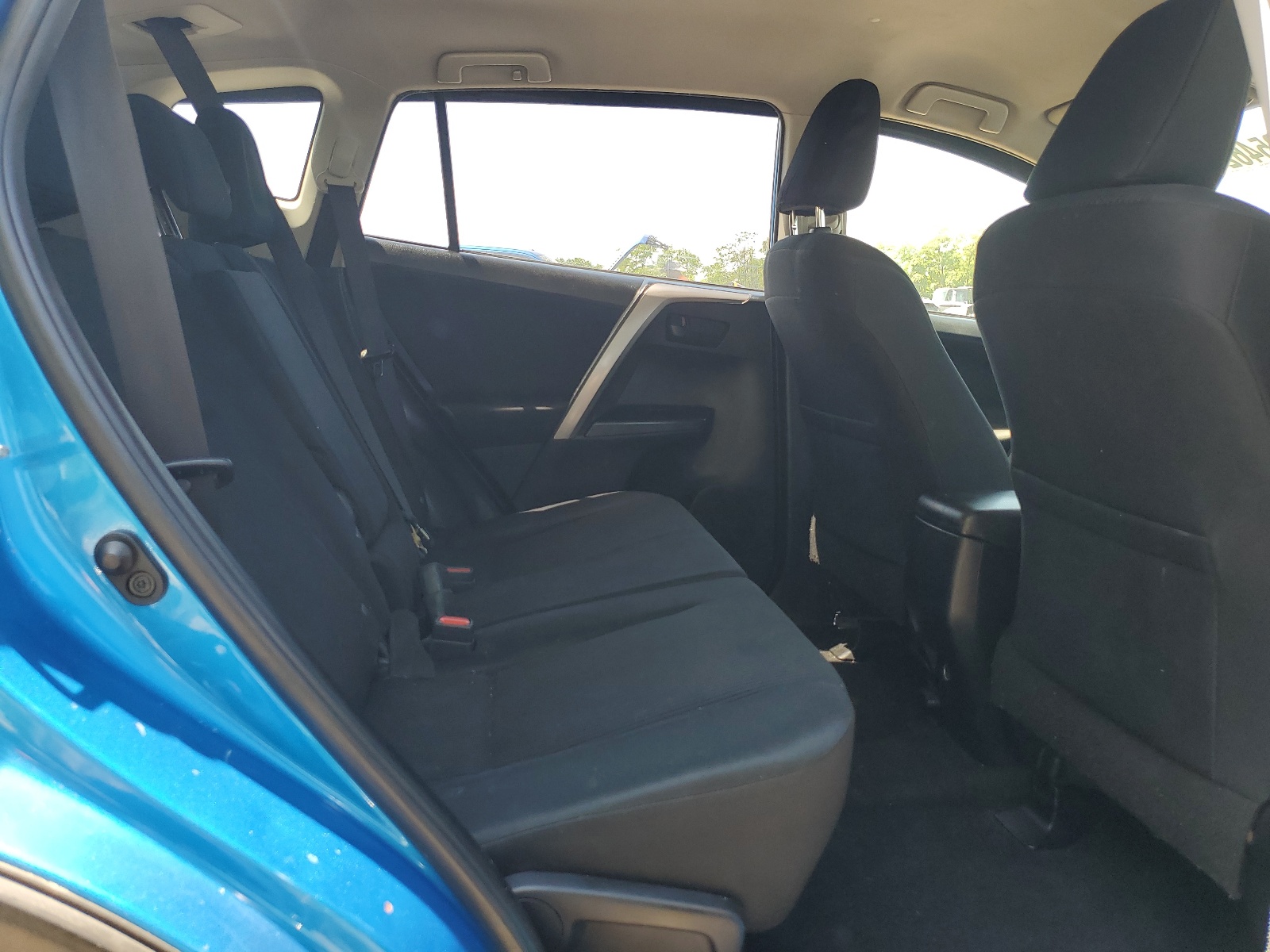 JTMZFREV6HD099944 2017 Toyota Rav4 Le